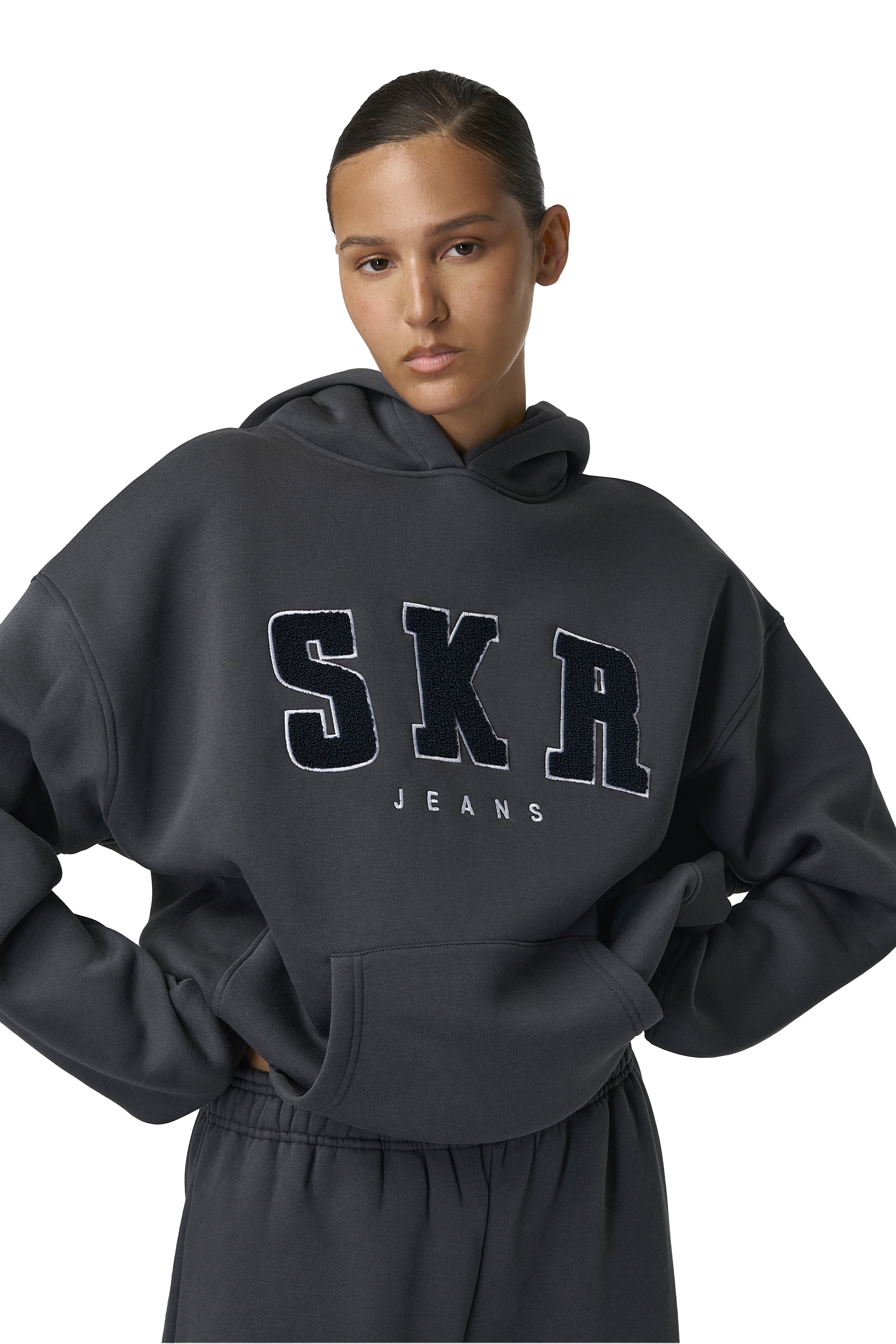 Model Scarlett is 5'8" and wears a size S.